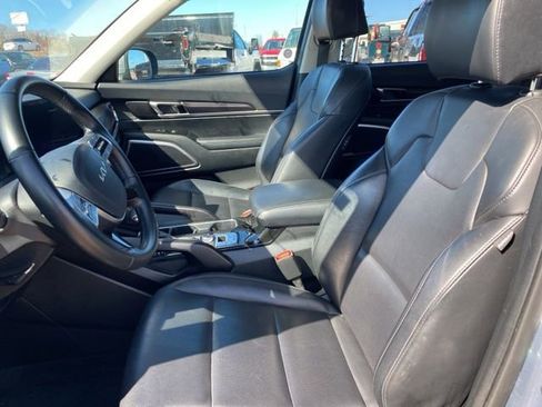 Used 2025 Kia Telluride S image 15