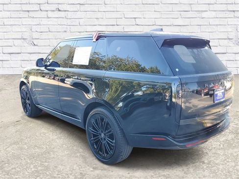 Used 2023 Land Rover Range Rover SE image 2