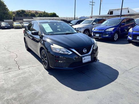 Used 2018 Nissan Sentra S w/ S Midnight Style Package FWD image 9
