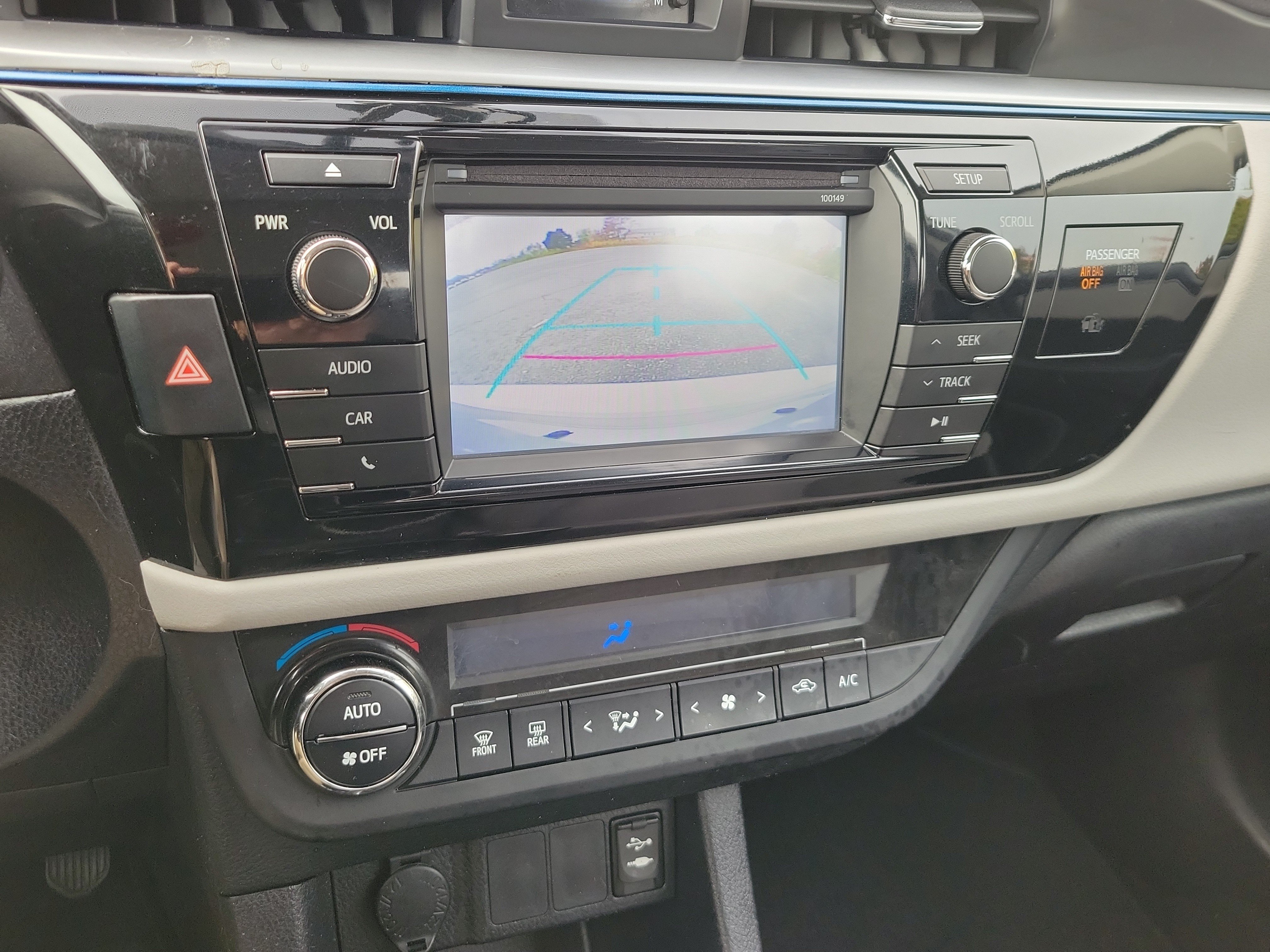 Used 2015 Toyota Corolla LE FWD image 26