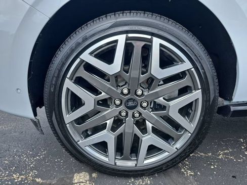 Certified 2025 Ford Expedition Max Platinum w/ Platinum Ultimate Package AWD/4WD image 10