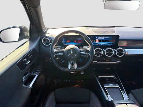 Used 2025 Mercedes-Benz GLB 35 AMG 4MATIC image 18