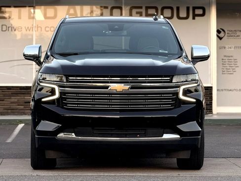 Used 2023 Chevrolet Suburban Premier RWD image 3