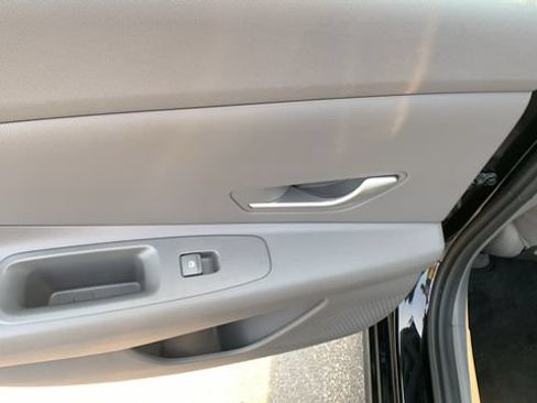 Used 2023 Hyundai Elantra SE FWD image 19