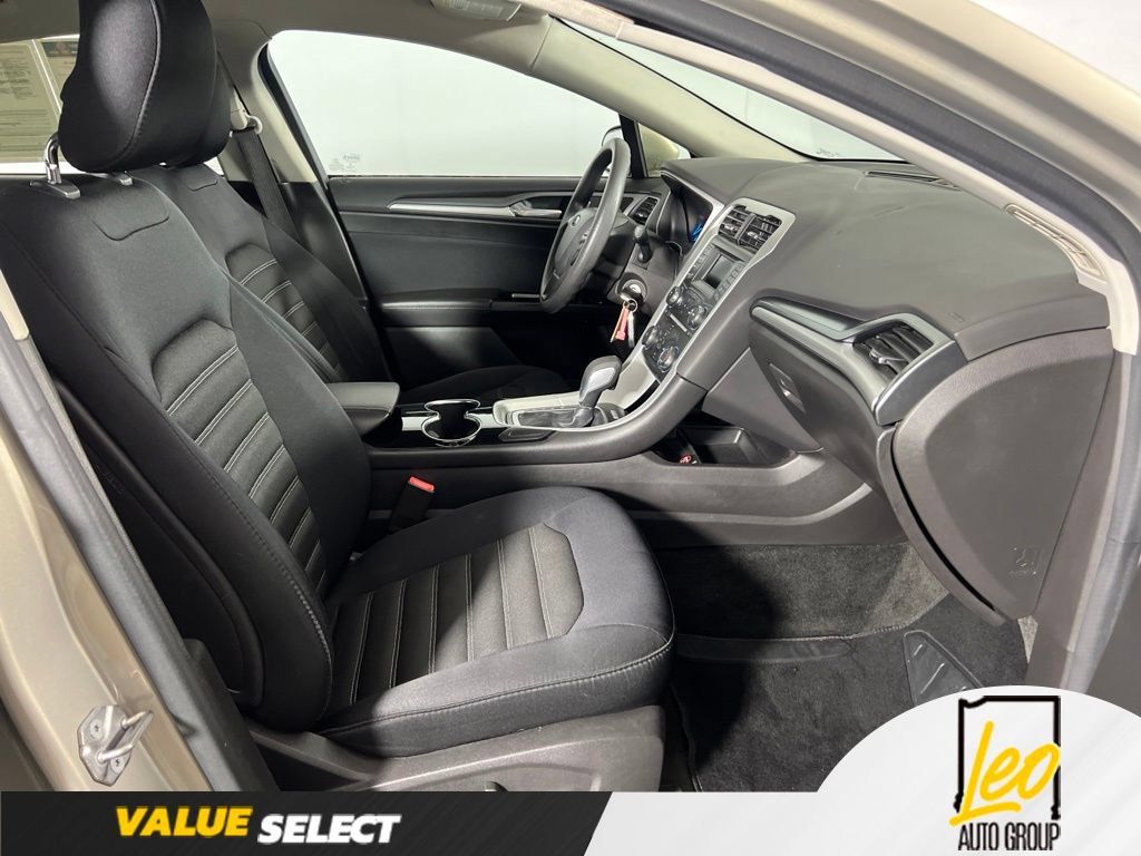 Used 2015 Ford Fusion SE FWD image 15