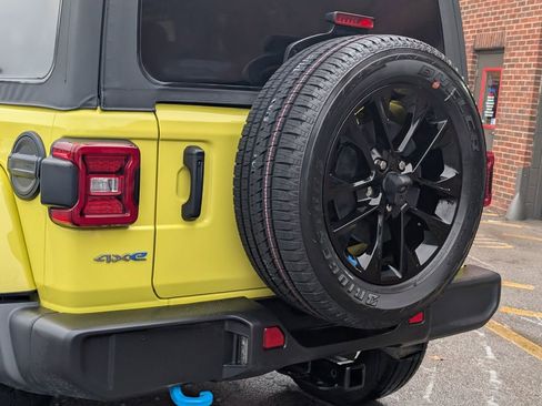 Used 2023 Jeep Wrangler Sahara w/ Cold Weather Group image 27