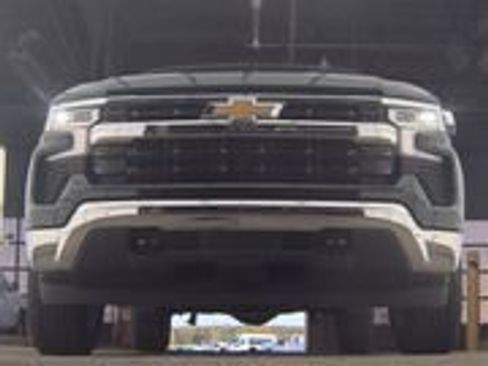 Used 2023 Chevrolet Silverado 1500 LT AWD/4WD image 12