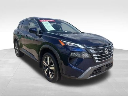 Used 2025 Nissan Rogue SL w/ Tech Package AWD/4WD image 4