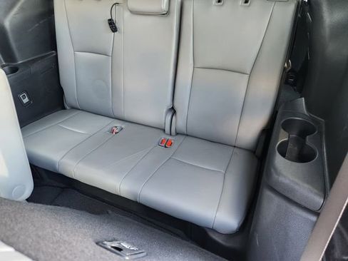 Used 2022 Toyota Highlander XLE image 29