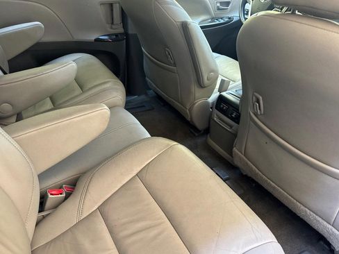 Used 2018 Toyota Sienna XLE image 29
