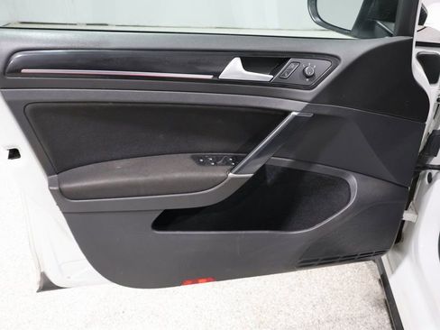 Used 2017 Volkswagen Golf S image 10