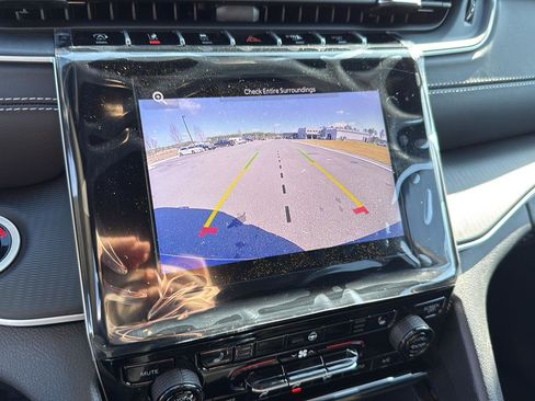 New 2025 Jeep Grand Cherokee Altitude image 19