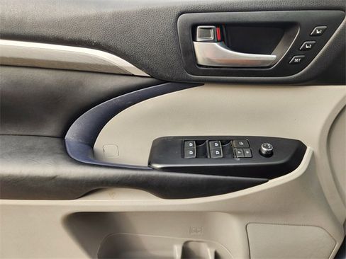 Used 2018 Toyota Highlander Limited image 28