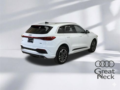 Certified 2025 Audi Q5 Premium w/ Convenience Package image 8