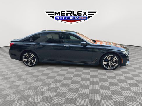 Used 2019 BMW 750i w/ M Sport Package RWD image 9