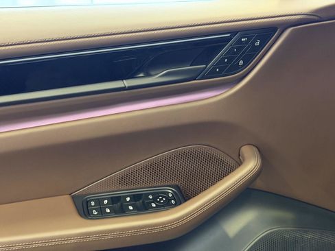 Certified 2025 Porsche Macan Electric image 14