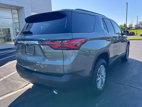 Used 2023 Chevrolet Traverse LT FWD image 3