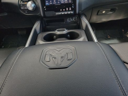 Used 2022 RAM 1500 Laramie AWD/4WD image 16
