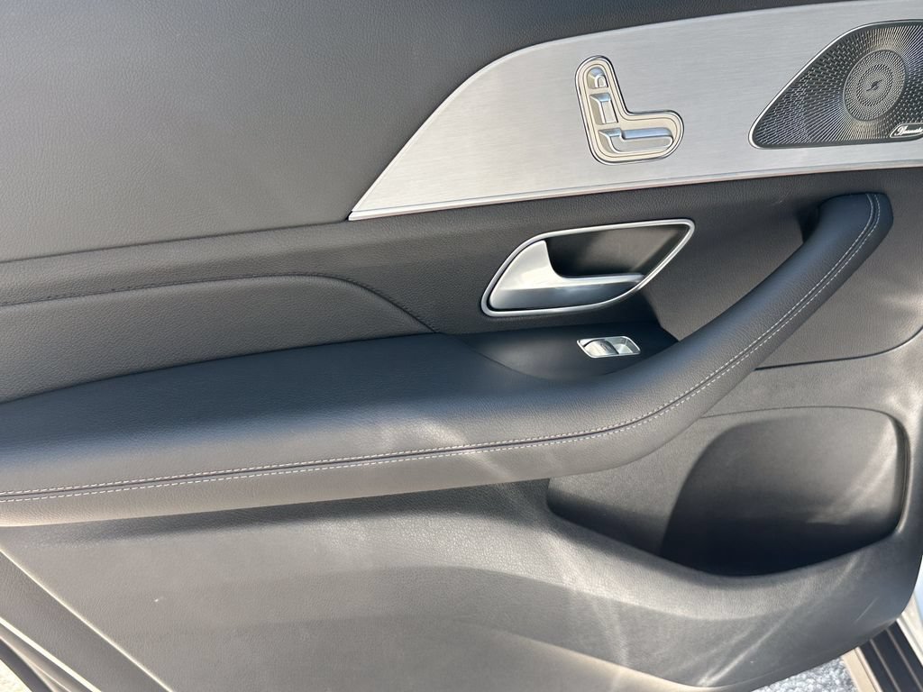 Certified 2025 Mercedes-Benz GLS 450 4MATIC image 26