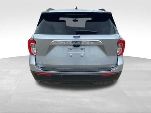 Used 2023 Ford Explorer XLT image 11