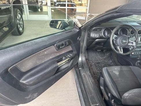 Used 2015 Ford Mustang Convertible RWD image 10