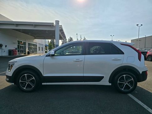 Certified 2026 Kia Niro LX FWD image 2