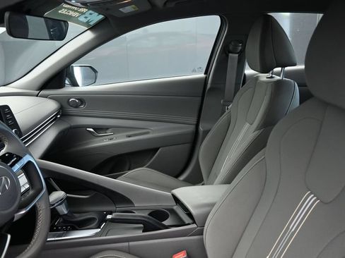 Used 2025 Hyundai Elantra Sport FWD image 23