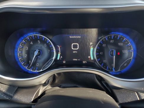 Used 2023 Chrysler Pacifica Limited w/ S Appearance Package image 18