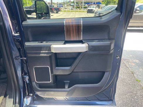 Used 2015 Ford F150 Lariat w/ Equipment Group 502A Luxury AWD/4WD image 31