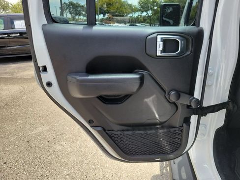 Used 2024 Jeep Gladiator Sport AWD/4WD image 9