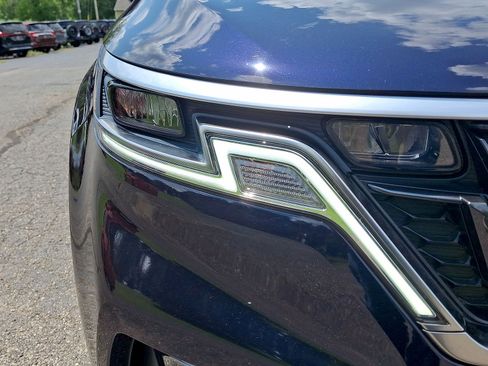 Used 2024 Kia Carnival LX FWD image 28