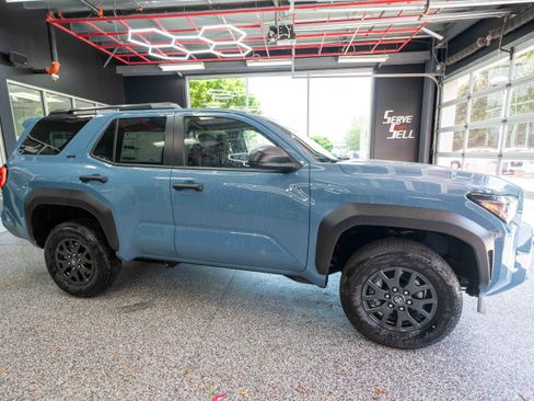 New 2026 Toyota 4Runner SR5 AWD/4WD image 5