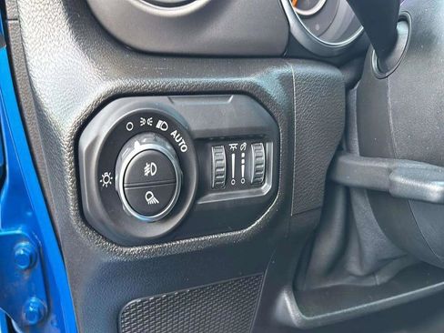 Used 2021 Jeep Gladiator Willys image 19