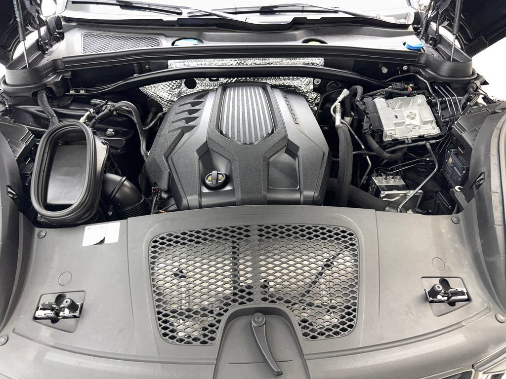 Used 2024 Porsche Macan Turbo AWD/4WD image 73