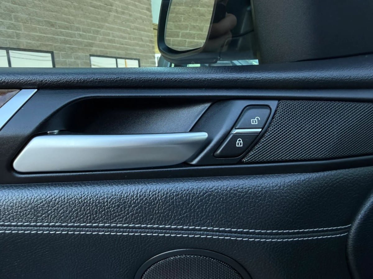 Used 2017 BMW X3 xDrive28i AWD/4WD image 38