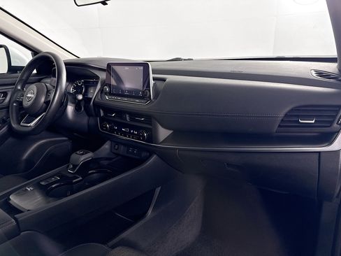 Used 2024 Nissan Rogue SV FWD image 34