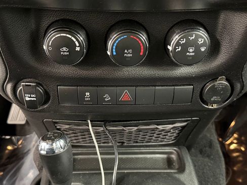 Used 2017 Jeep Wrangler Unlimited Sport w/ Connectivity Group AWD/4WD image 29
