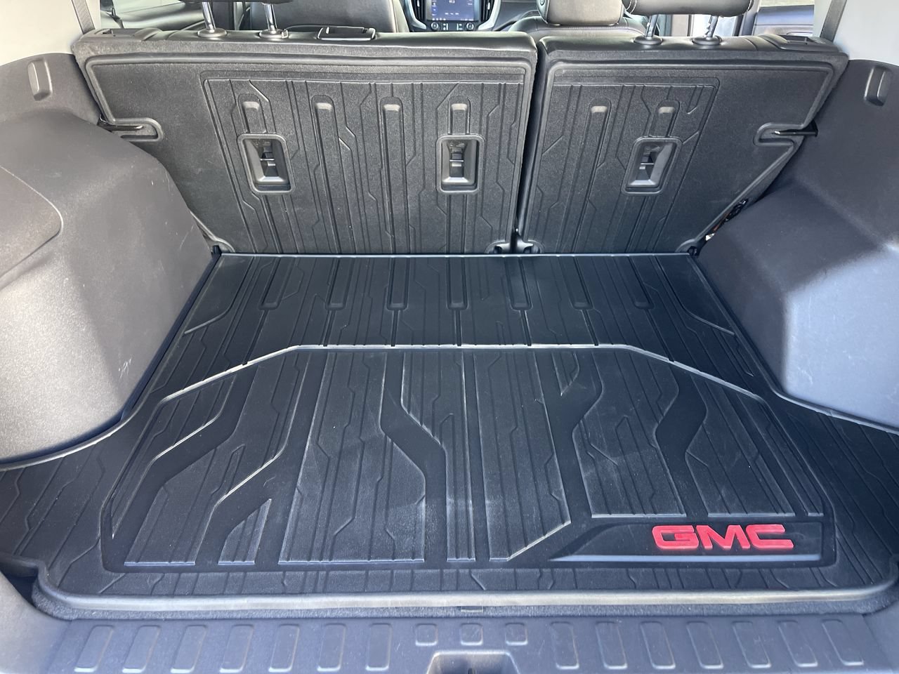 Used 2024 GMC Terrain SLT AWD/4WD image 24