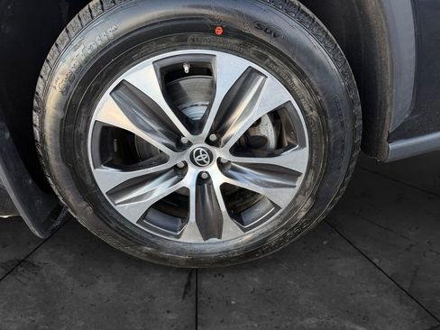 Used 2021 Toyota Highlander XLE image 33