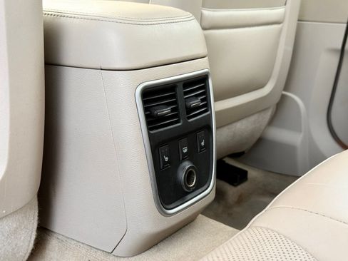 Used 2014 Chrysler 300 C RWD image 25