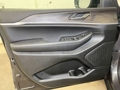 New 2025 Jeep Grand Cherokee Limited w/ MOPAR Finishing Package image 17