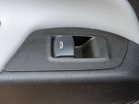 Used 2024 Chevrolet Equinox LS w/ Midnight Edition image 28