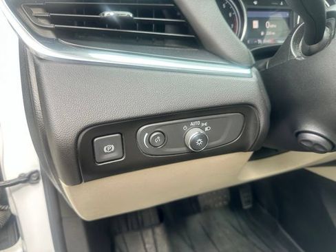 Used 2020 Buick Enclave Premium w/ Sun and Sites Package AWD/4WD image 31