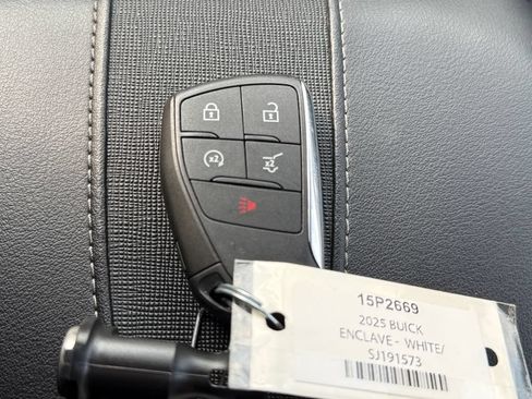 Used 2025 Buick Enclave Preferred AWD/4WD image 45