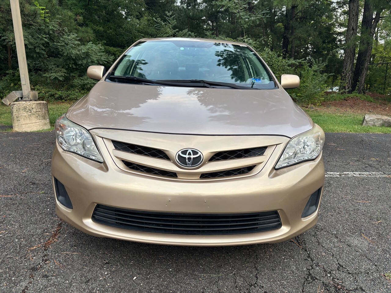 Used 2012 Toyota Corolla LE FWD image 2
