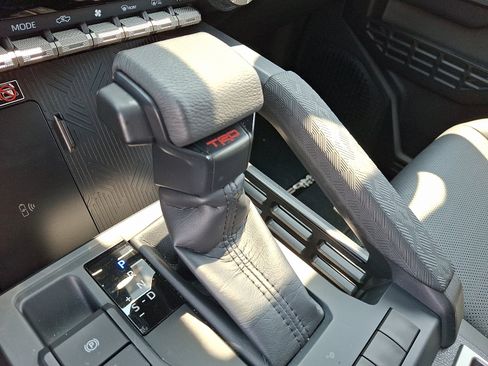 Used 2025 Toyota Tacoma TRD Sport w/ TRD Sport Premium Package AWD/4WD image 16