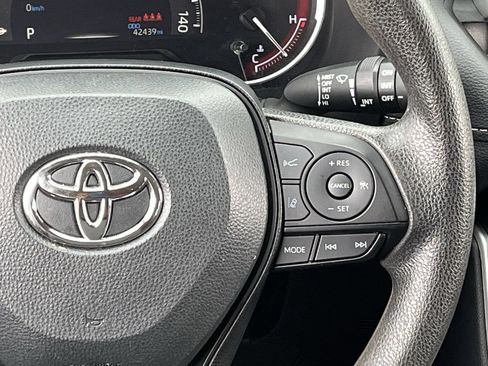 Used 2025 Toyota RAV4 XLE AWD/4WD image 14