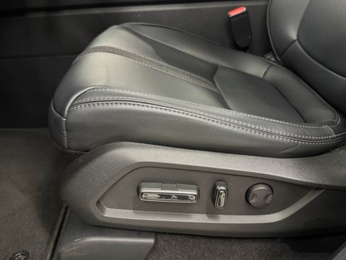 Used 2024 Honda Pilot Touring image 13