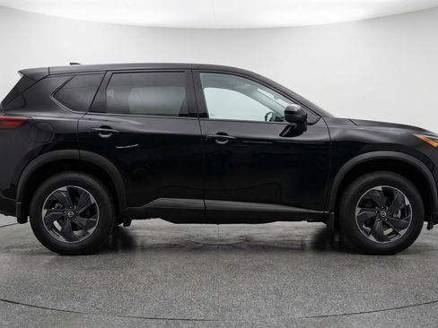 Used 2025 Nissan Rogue SV image 11