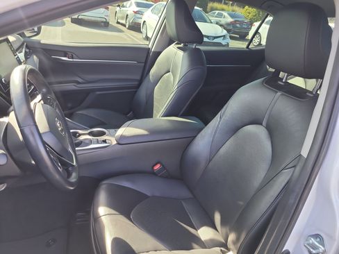 Used 2021 Toyota Camry XLE image 18